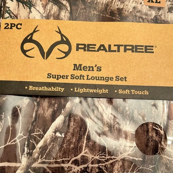Realtree Men's Camouflage Lounge Set - Picture 2 of 3